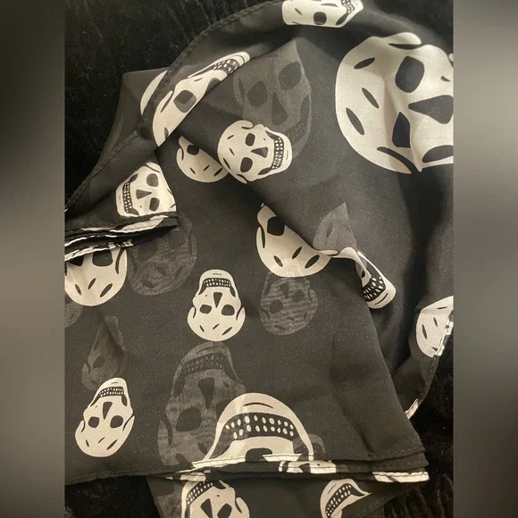 SHEER SKULLS ☠️ | Black & White Skull Print | Scarf (Brand New!) 💕✨ - Picture 9 of 12
